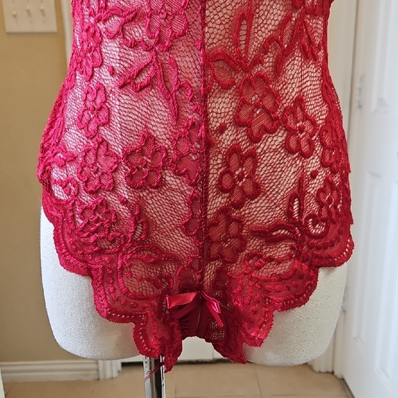 Elegant Seductive Red Scalloped Lace Teddy Bodysuit - Picture 5 of 12
